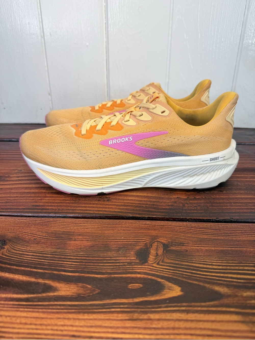 Brooks Ghost 17 Apricot Grey Pink Running Shoes Women’s Size 9
